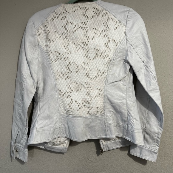 White leather jacket with lace - Picture 6 of 8